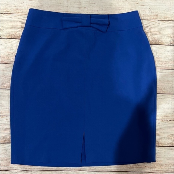 Banana Republic Dresses & Skirts - Banana Republic Skirt with bow Womens Blue, Lined Back size 6